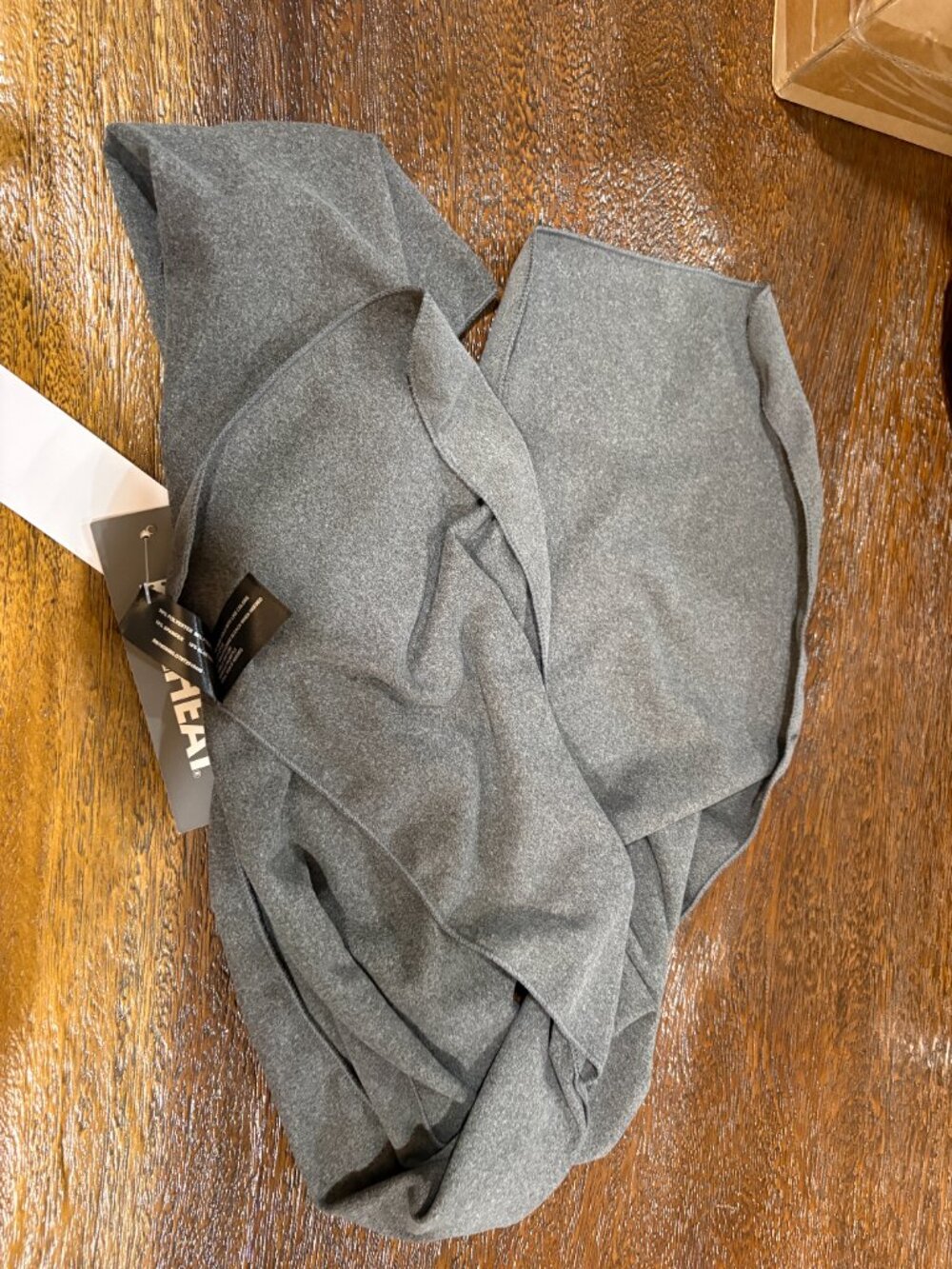 32° Heat Cool Fog Scarf Neck Wrap Gray Charcoal NWT NEW - Picture 2 of 2